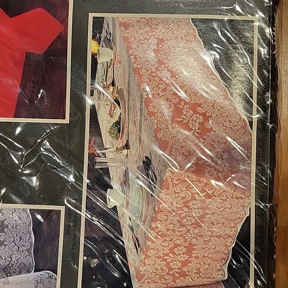 QUAKER LACE VALUE PACK Lace Cloth and Solid Red 58x78 Oblong VINTAGE New in Pack - Picture 4 of 6